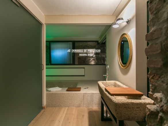 MILANO VIA VIGEVANO, VENDITA LOFT CON SPA INTERNA