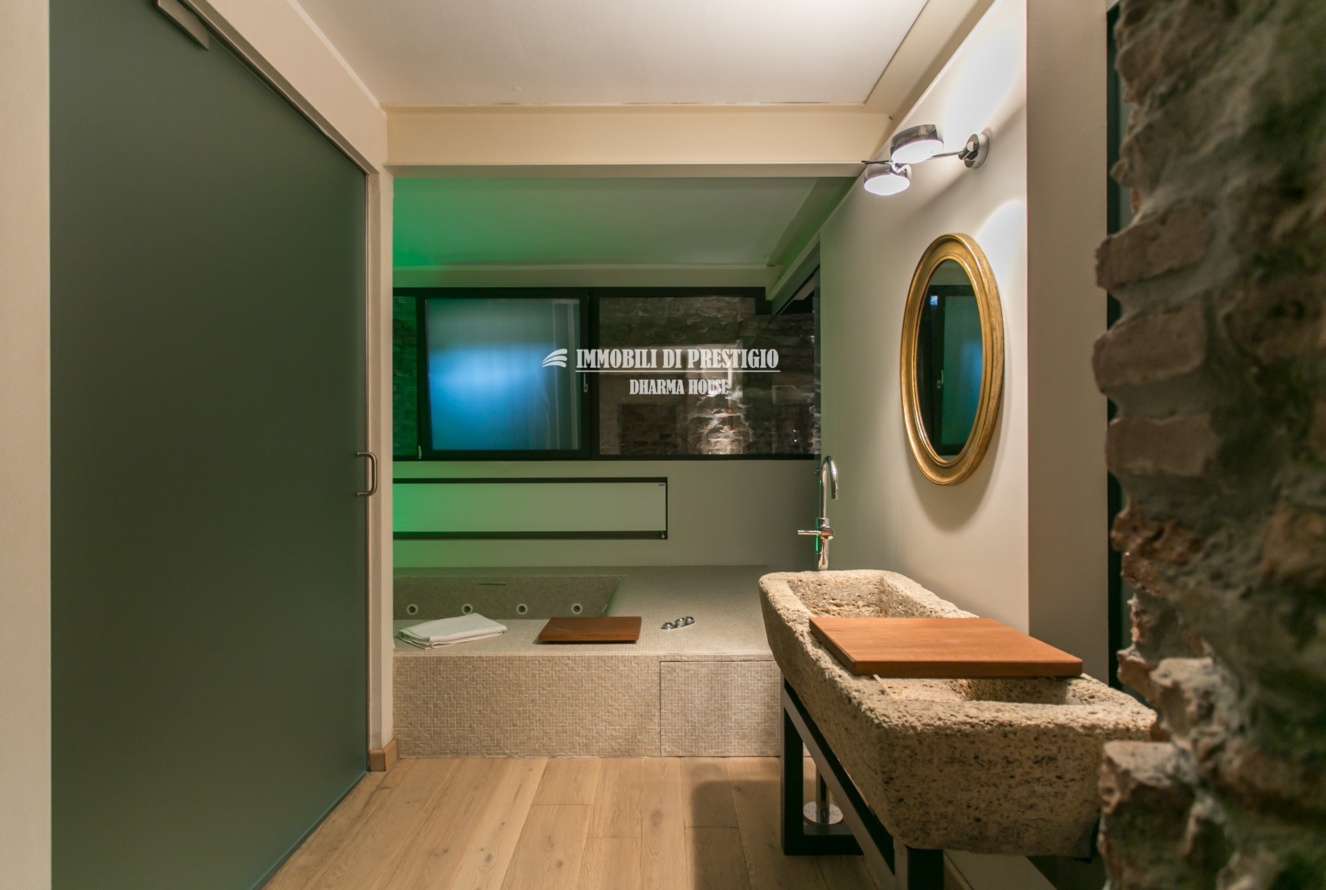 MILANO VIA VIGEVANO, VENDITA LOFT CON SPA INTERNA