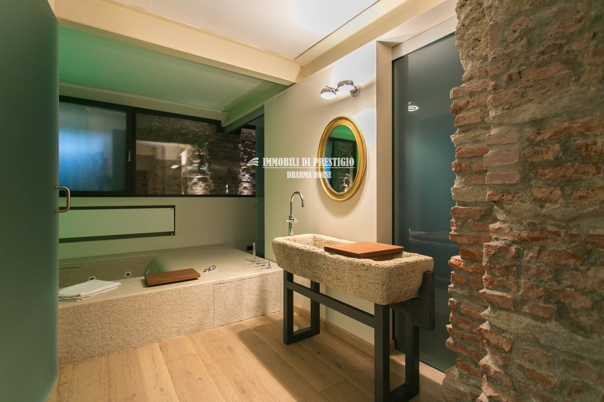 MILANO VIA VIGEVANO, VENDITA LOFT CON SPA INTERNA