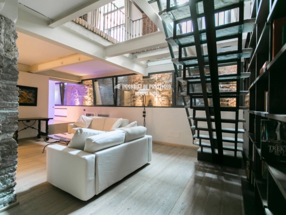 MILANO VIA VIGEVANO, VENDITA LOFT CON SPA INTERNA