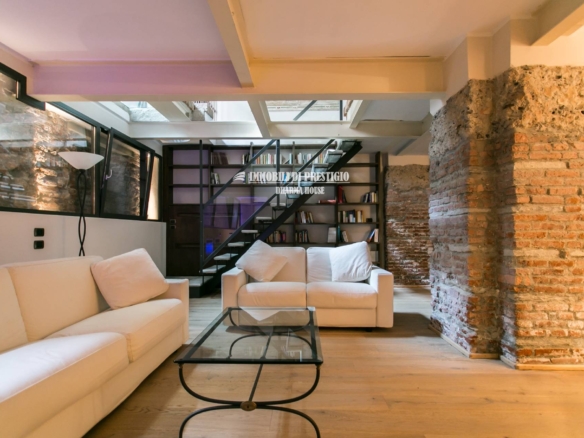 MILANO VIA VIGEVANO, VENDITA LOFT CON SPA INTERNA