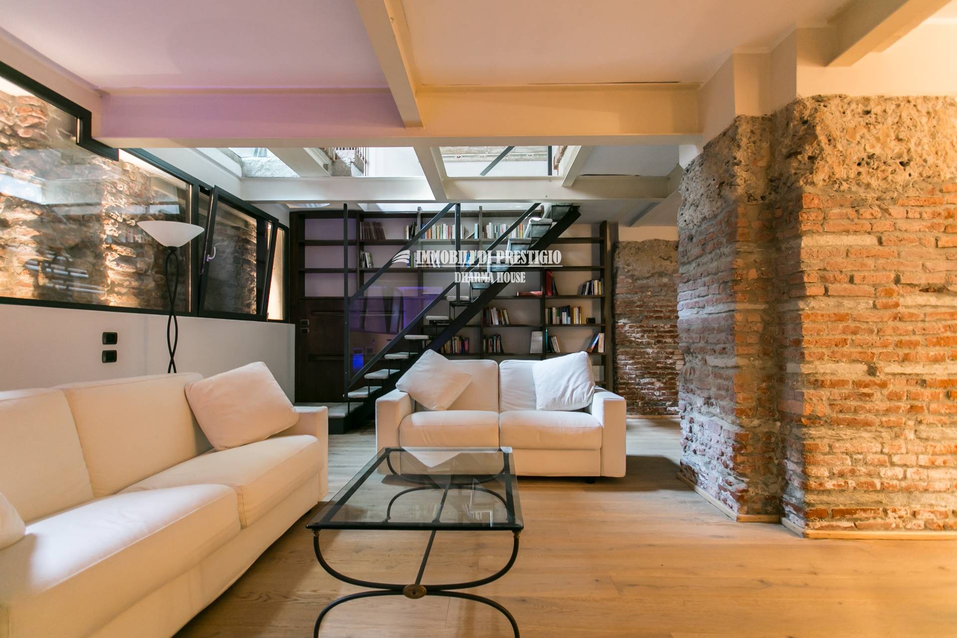 MILANO VIA VIGEVANO, VENDITA LOFT CON SPA INTERNA