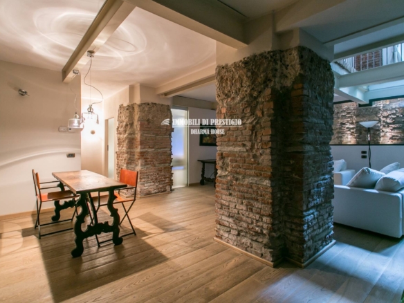 MILANO VIA VIGEVANO, VENDITA LOFT CON SPA INTERNA