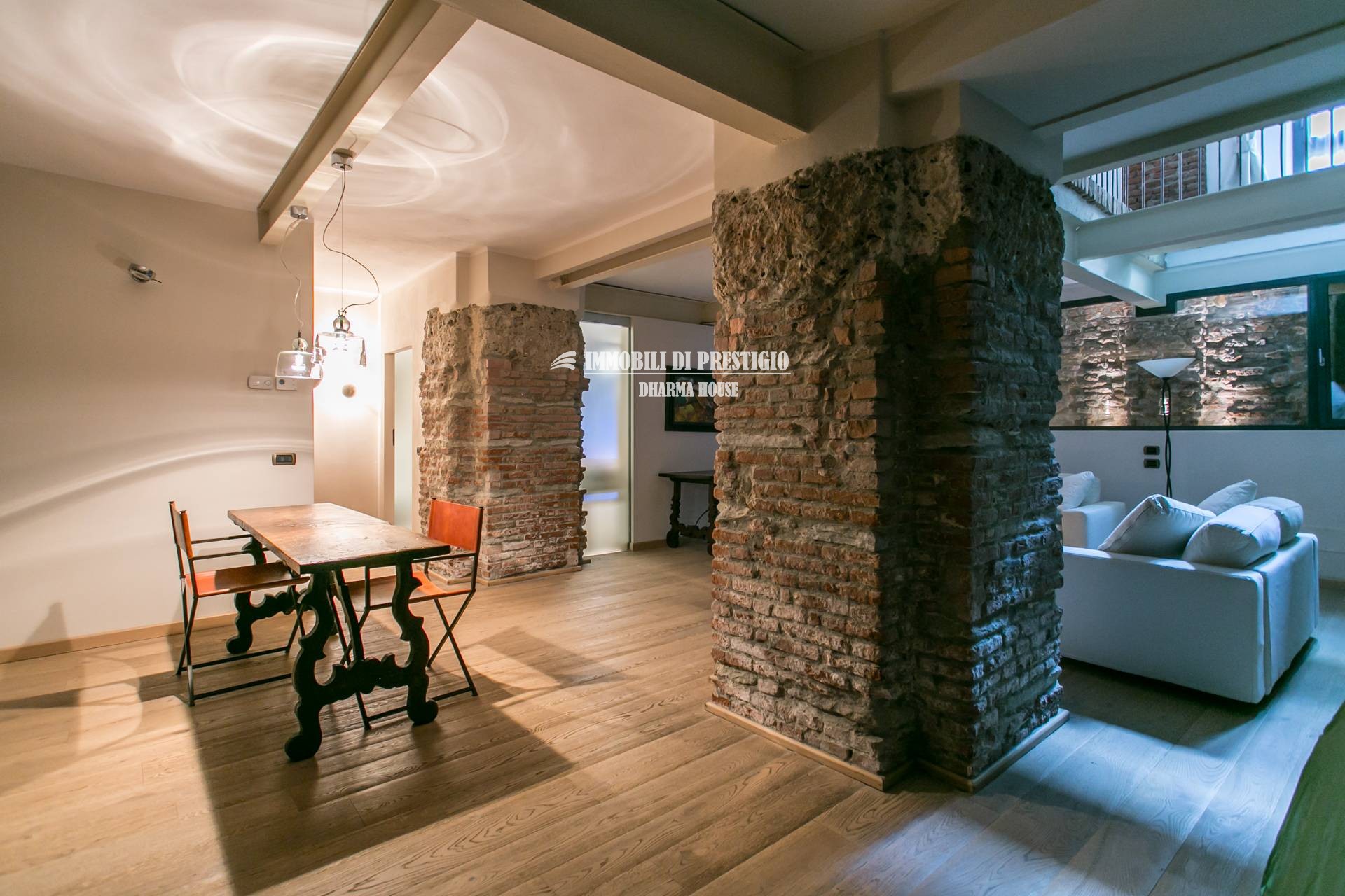 MILANO VIA VIGEVANO, VENDITA LOFT CON SPA INTERNA