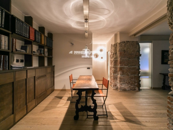 MILANO VIA VIGEVANO, VENDITA LOFT CON SPA INTERNA