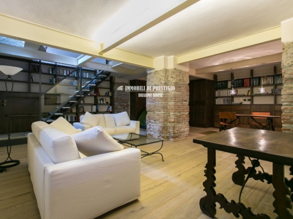 MILANO VIA VIGEVANO, VENDITA LOFT CON SPA INTERNA