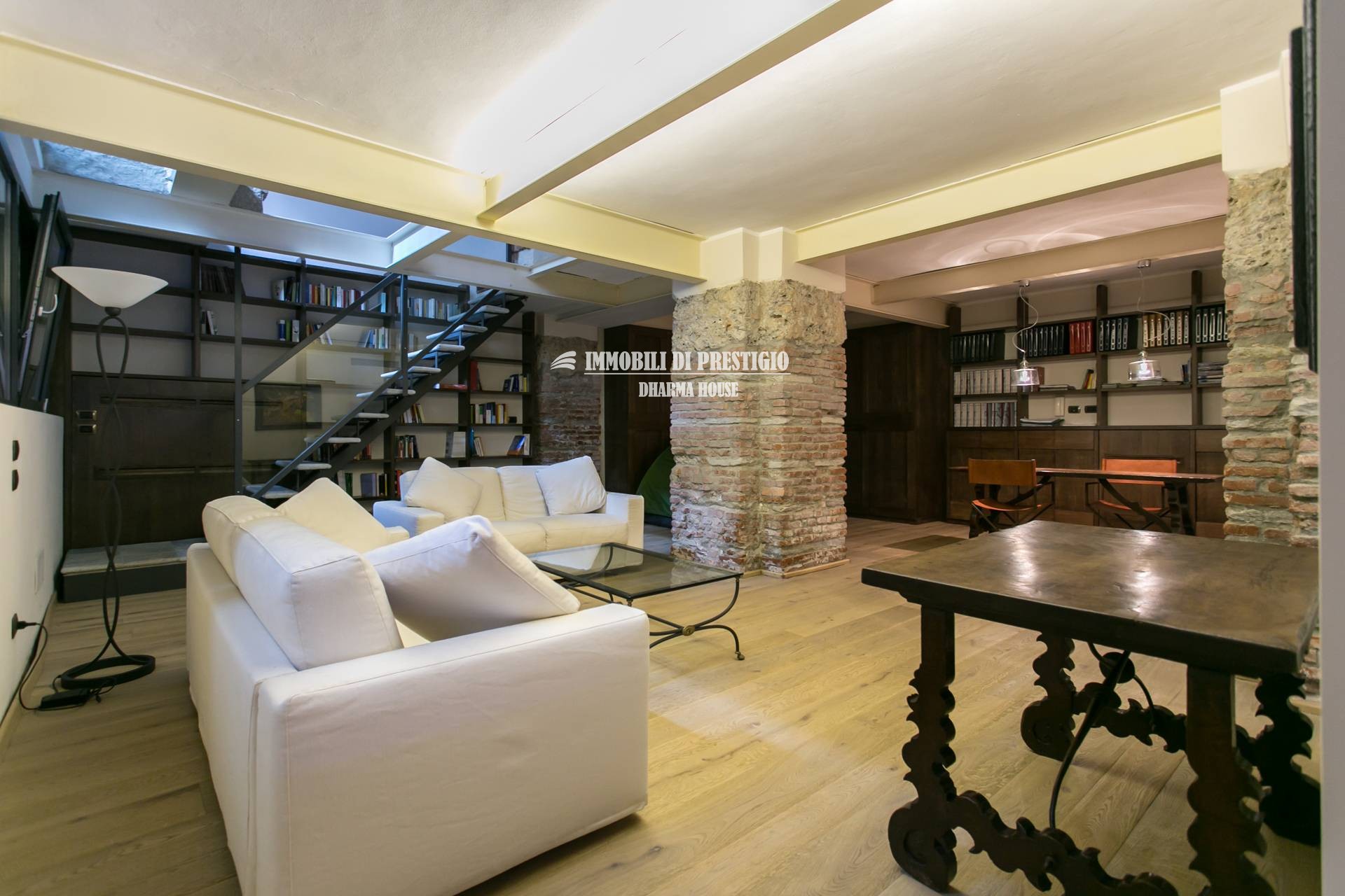 MILANO VIA VIGEVANO, VENDITA LOFT CON SPA INTERNA
