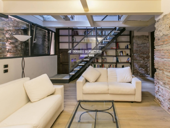 MILANO VIA VIGEVANO, VENDITA LOFT CON SPA INTERNA