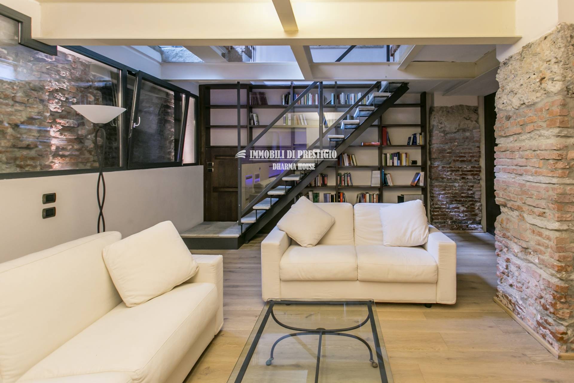 MILANO VIA VIGEVANO, VENDITA LOFT CON SPA INTERNA