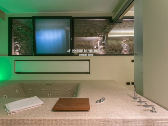 MILANO VIA VIGEVANO, VENDITA LOFT CON SPA INTERNA