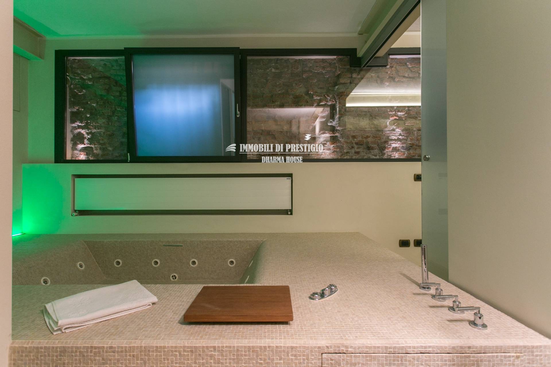 MILANO VIA VIGEVANO, VENDITA LOFT CON SPA INTERNA