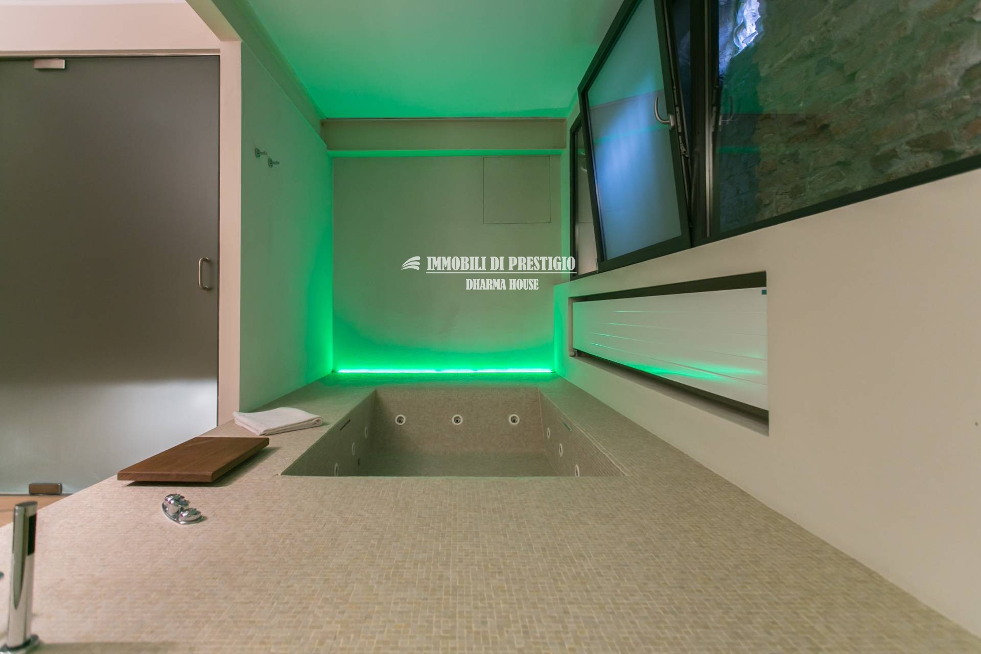MILANO VIA VIGEVANO, VENDITA LOFT CON SPA INTERNA