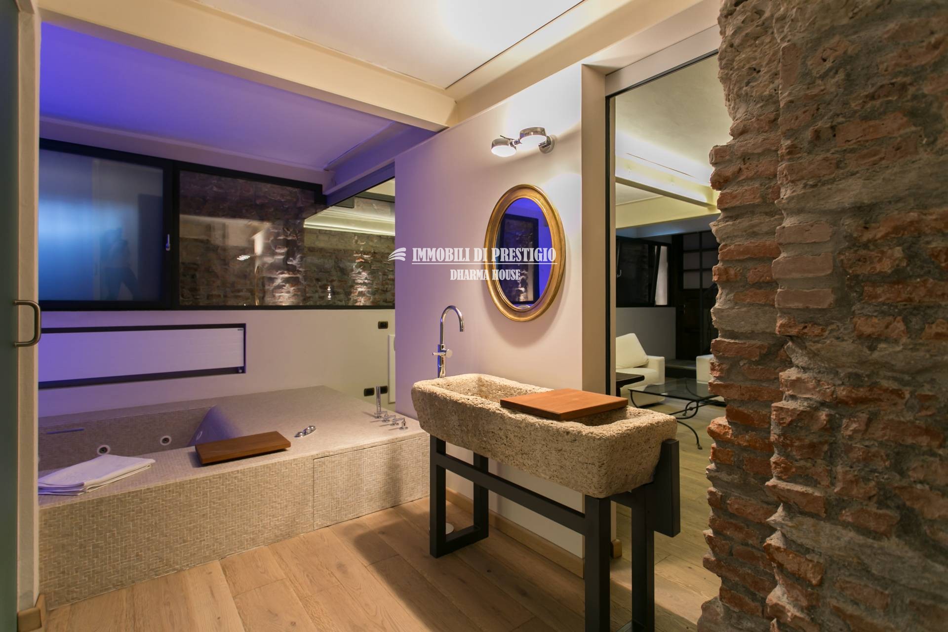 MILANO VIA VIGEVANO, VENDITA LOFT CON SPA INTERNA