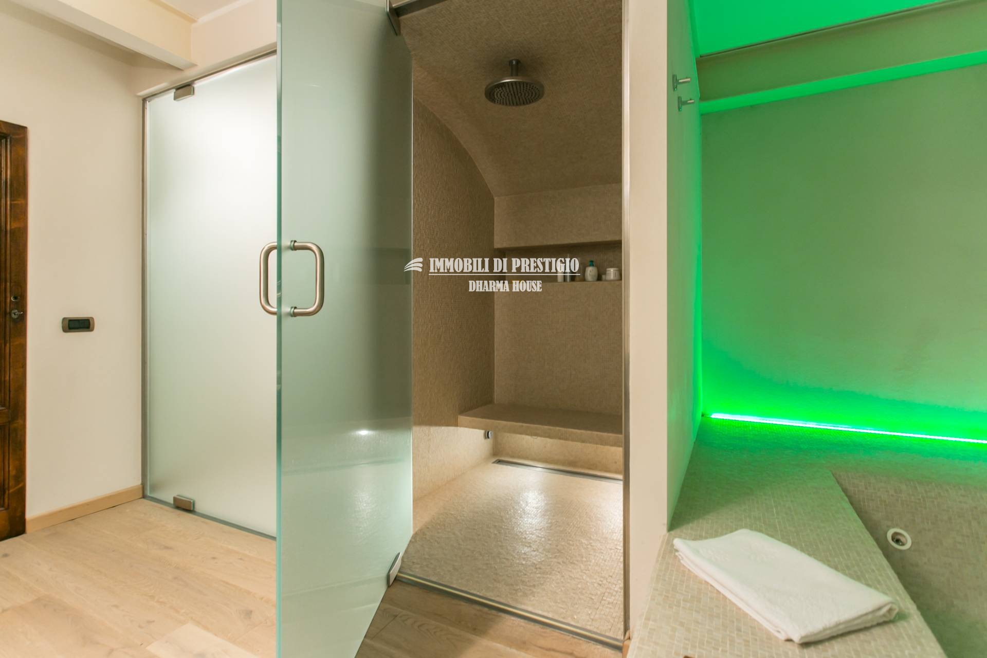 MILANO VIA VIGEVANO, VENDITA LOFT CON SPA INTERNA