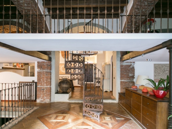 MILANO VIA VIGEVANO, VENDITA LOFT CON SPA INTERNA