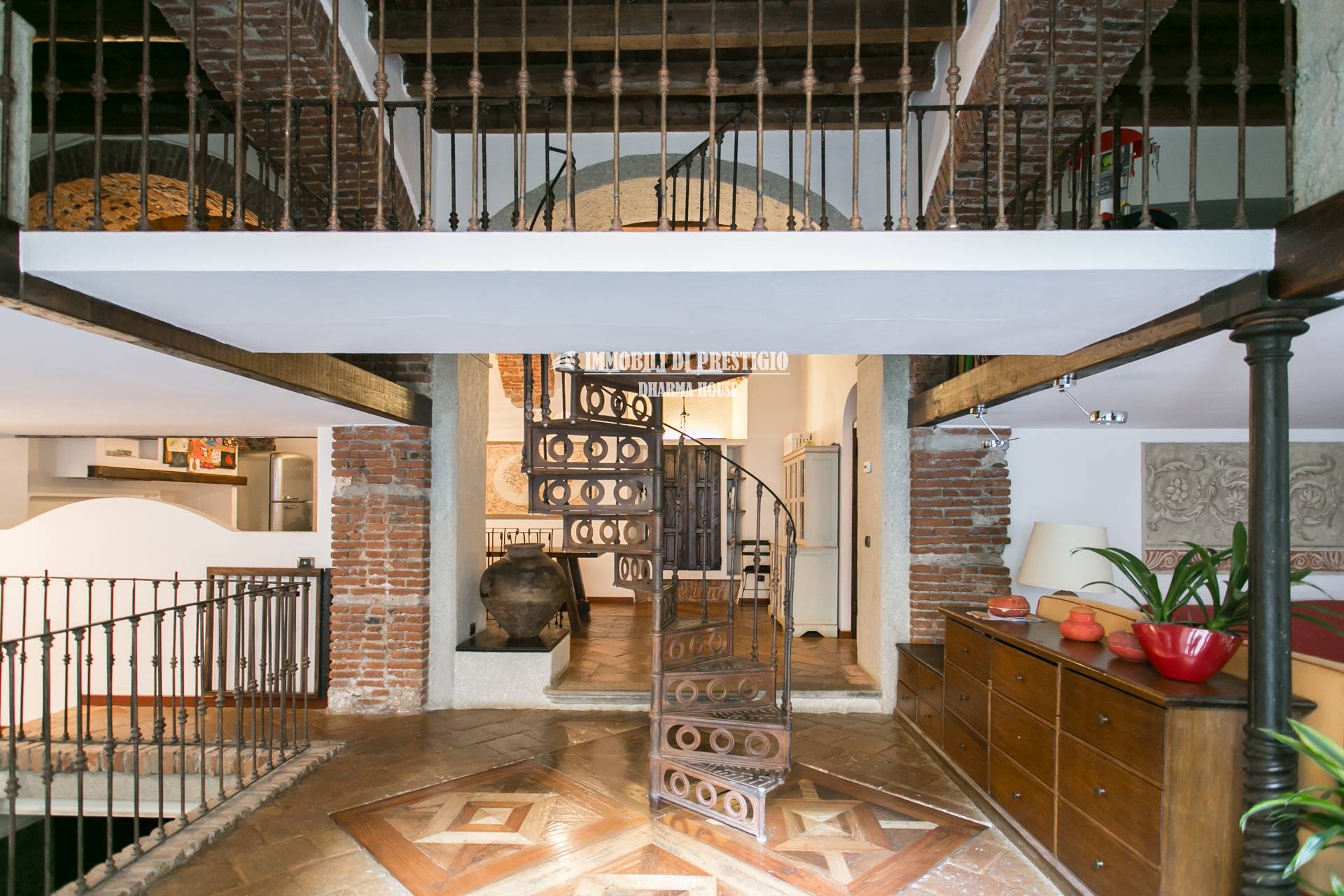MILANO VIA VIGEVANO, VENDITA LOFT CON SPA INTERNA