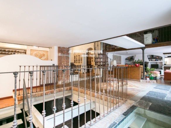 MILANO VIA VIGEVANO, VENDITA LOFT CON SPA INTERNA