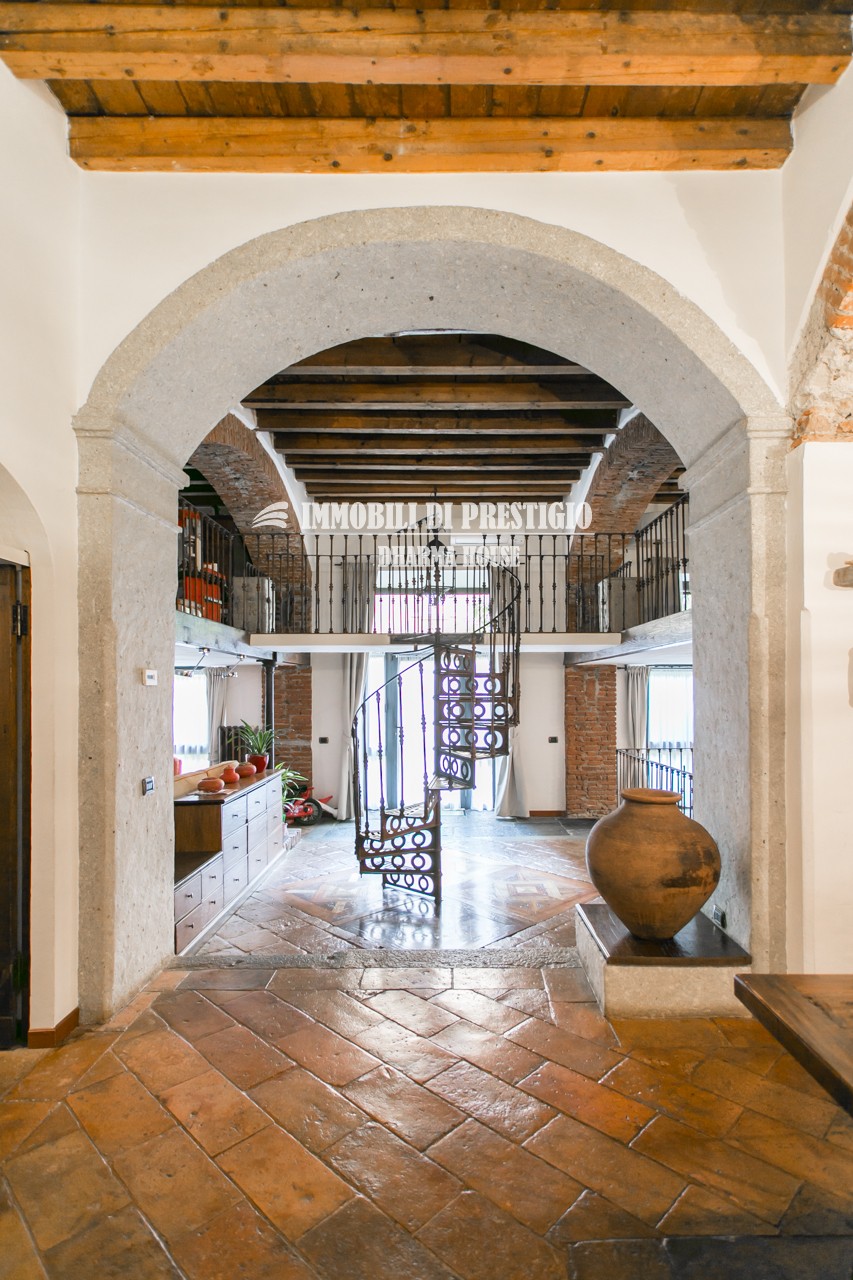 MILANO VIA VIGEVANO, VENDITA LOFT CON SPA INTERNA