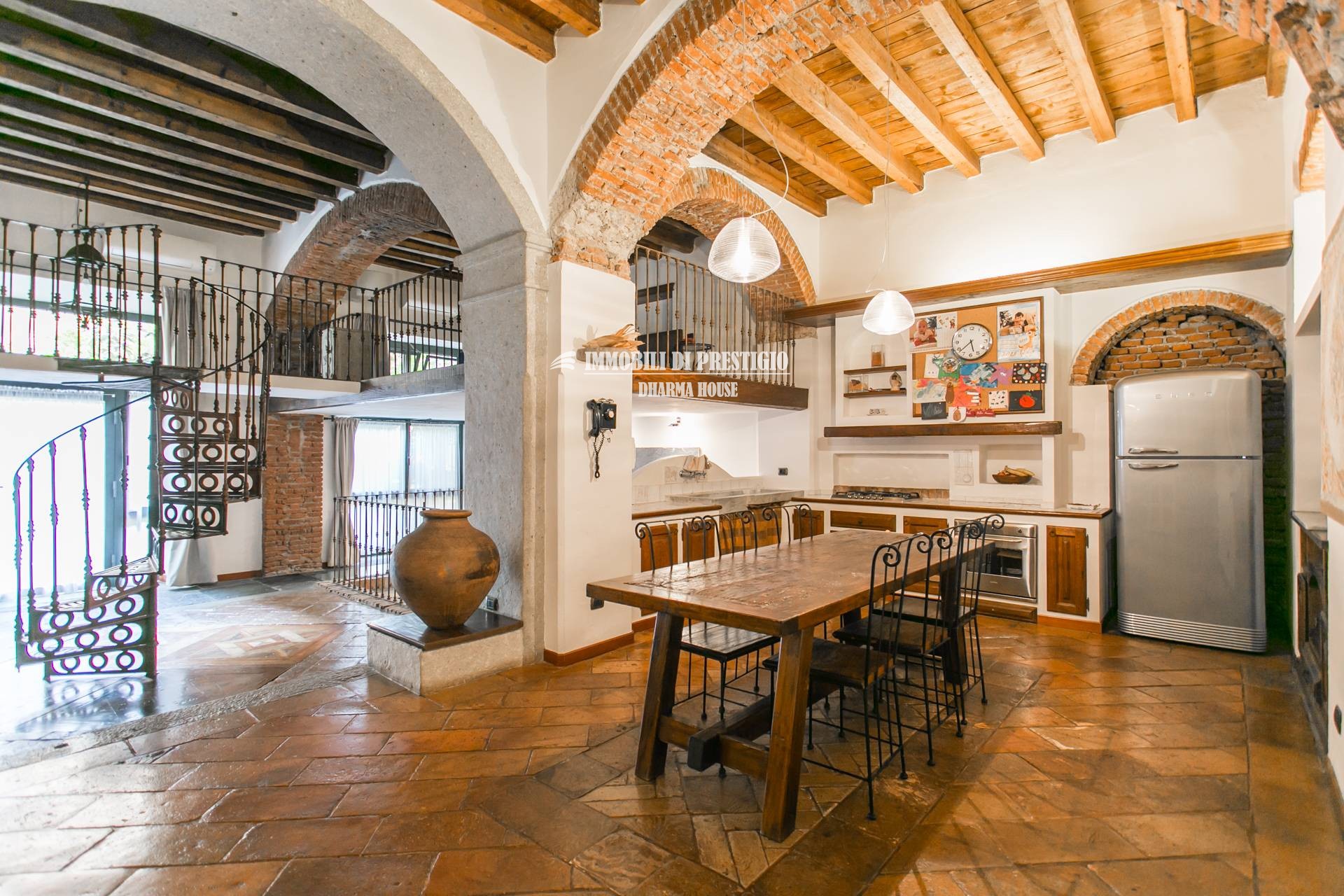 MILANO VIA VIGEVANO, VENDITA LOFT CON SPA INTERNA