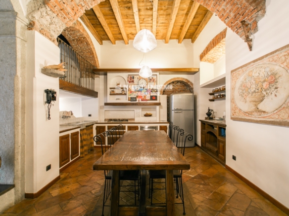 MILANO VIA VIGEVANO, VENDITA LOFT CON SPA INTERNA