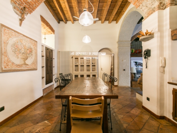 MILANO VIA VIGEVANO, VENDITA LOFT CON SPA INTERNA
