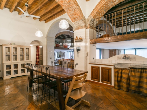 MILANO VIA VIGEVANO, VENDITA LOFT CON SPA INTERNA