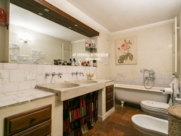 MILANO VIA VIGEVANO, VENDITA LOFT CON SPA INTERNA