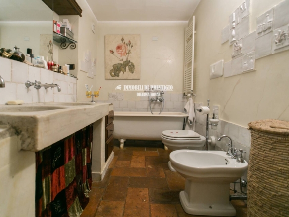 MILANO VIA VIGEVANO, VENDITA LOFT CON SPA INTERNA