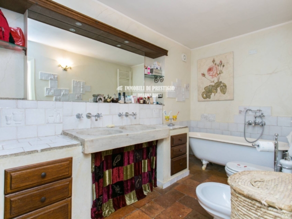 MILANO VIA VIGEVANO, VENDITA LOFT CON SPA INTERNA