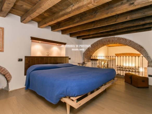 MILANO VIA VIGEVANO, VENDITA LOFT CON SPA INTERNA