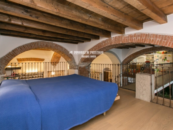 MILANO VIA VIGEVANO, VENDITA LOFT CON SPA INTERNA