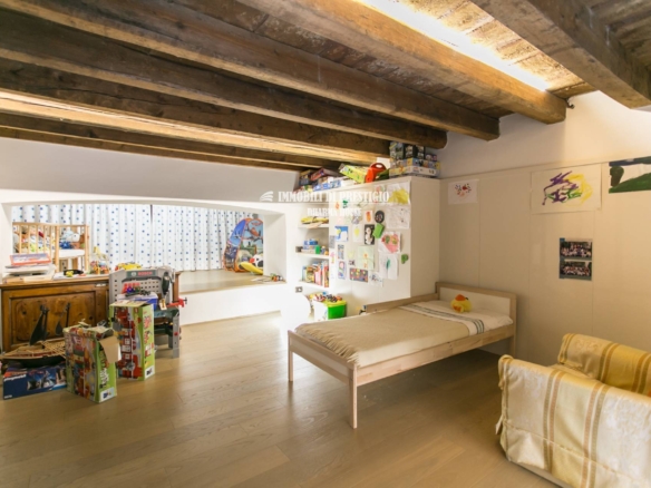 MILANO VIA VIGEVANO, VENDITA LOFT CON SPA INTERNA