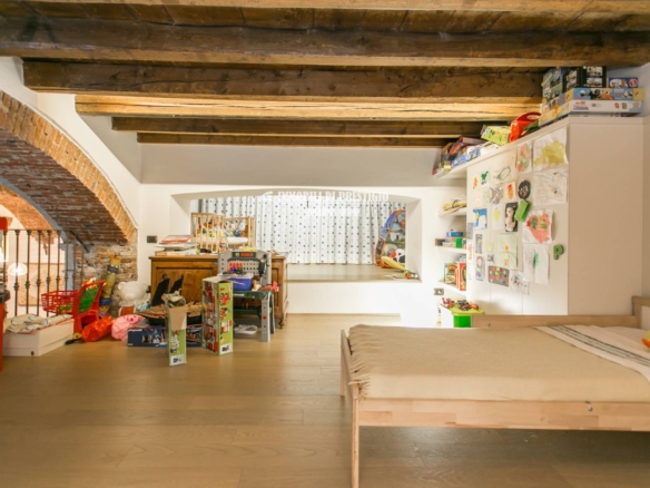 MILANO VIA VIGEVANO, VENDITA LOFT CON SPA INTERNA