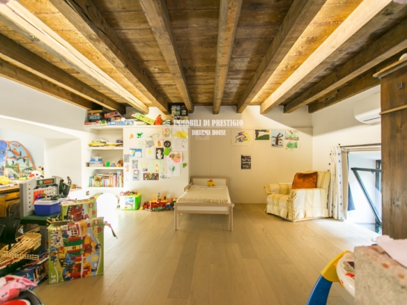 MILANO VIA VIGEVANO, VENDITA LOFT CON SPA INTERNA