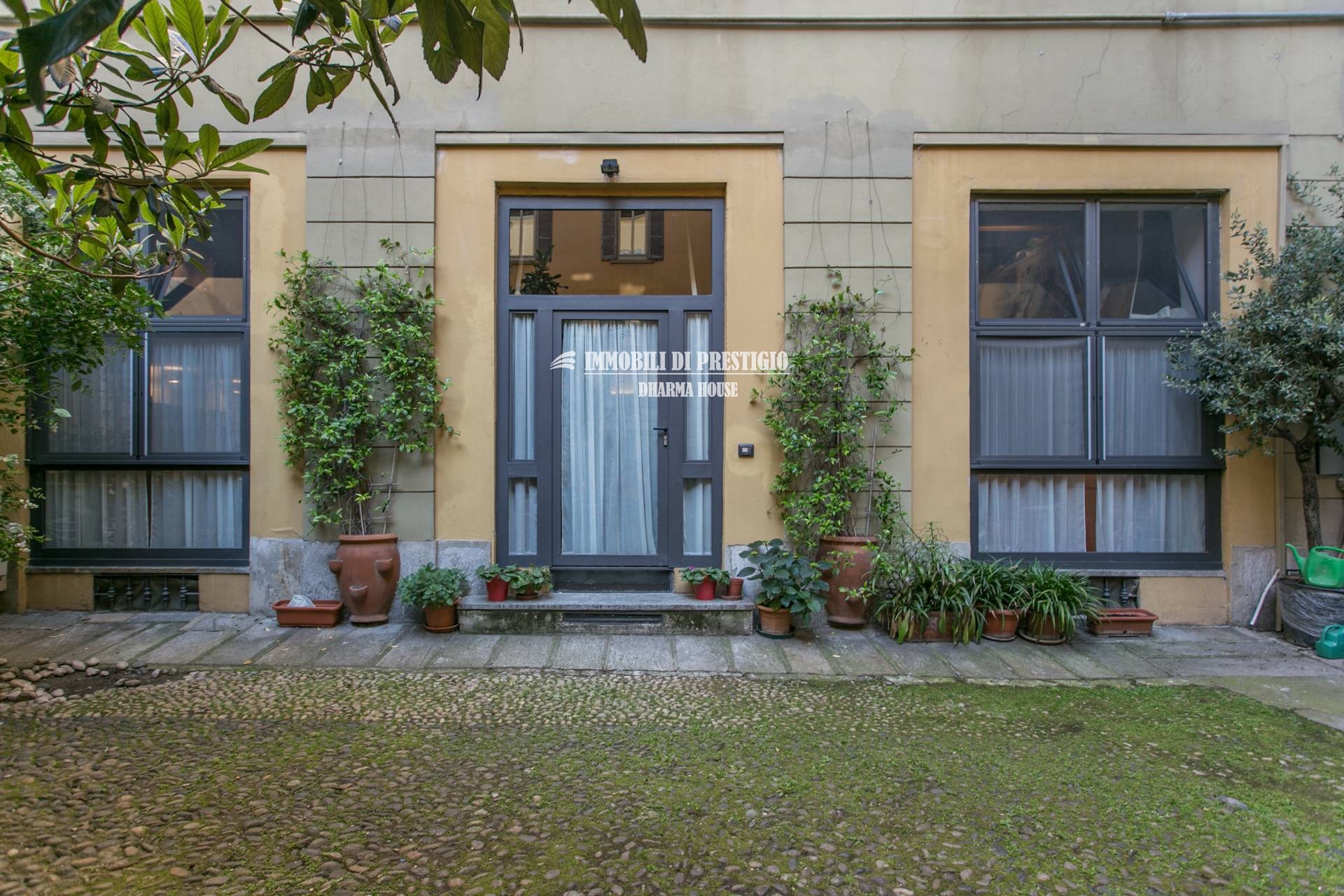 MILANO VIA VIGEVANO, VENDITA LOFT CON SPA INTERNA