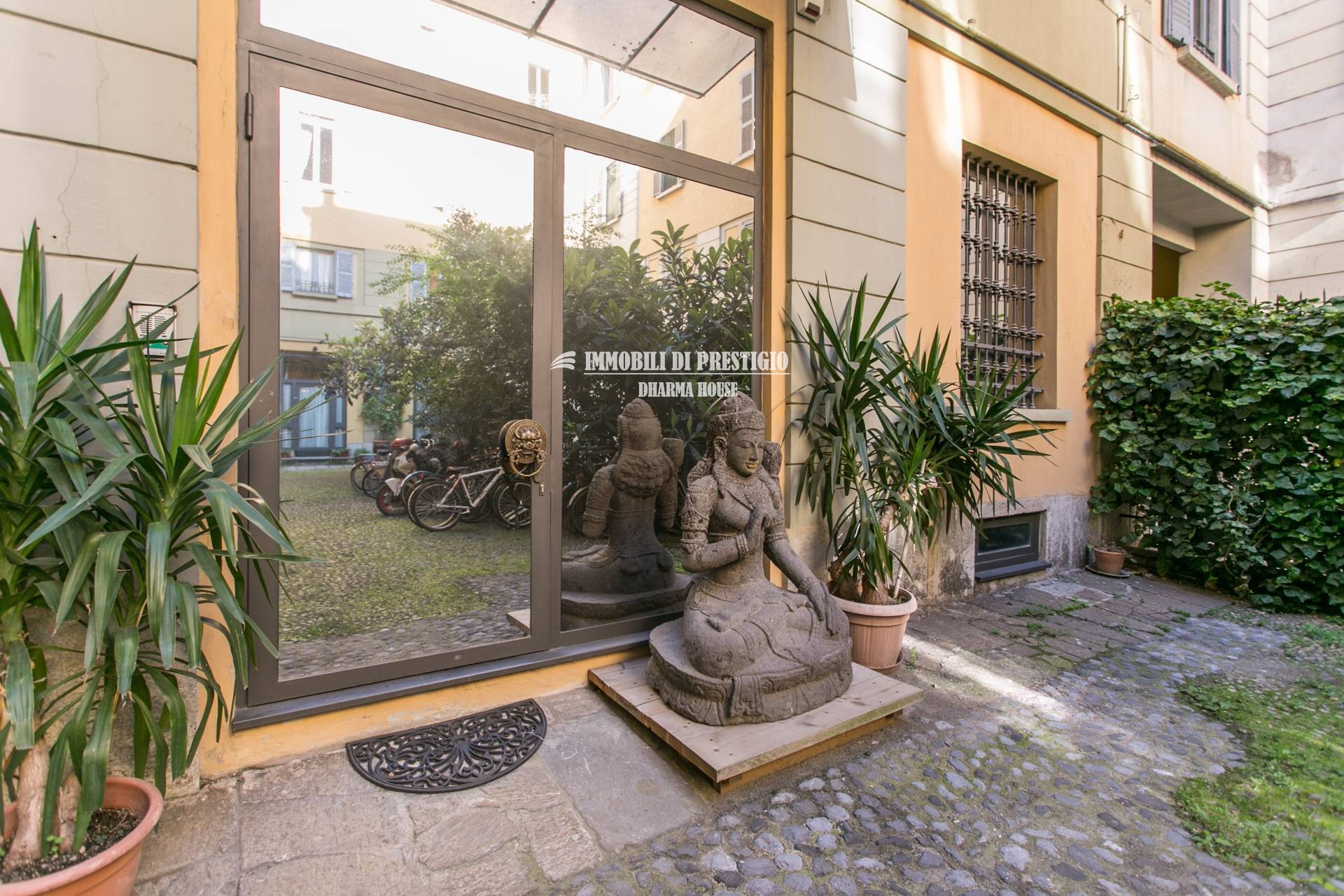 MILANO VIA VIGEVANO, VENDITA LOFT CON SPA INTERNA