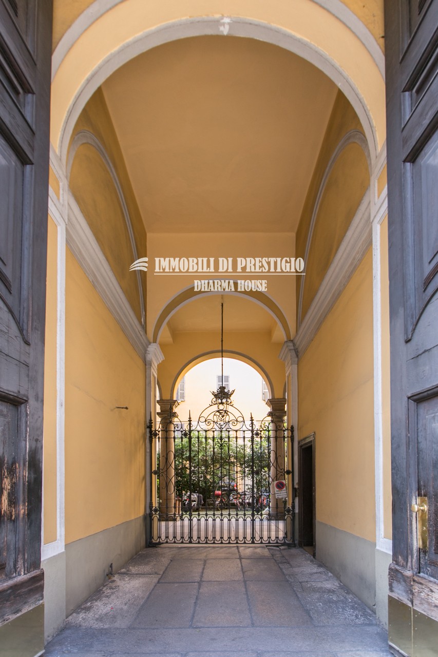 MILANO VIA VIGEVANO, VENDITA LOFT CON SPA INTERNA