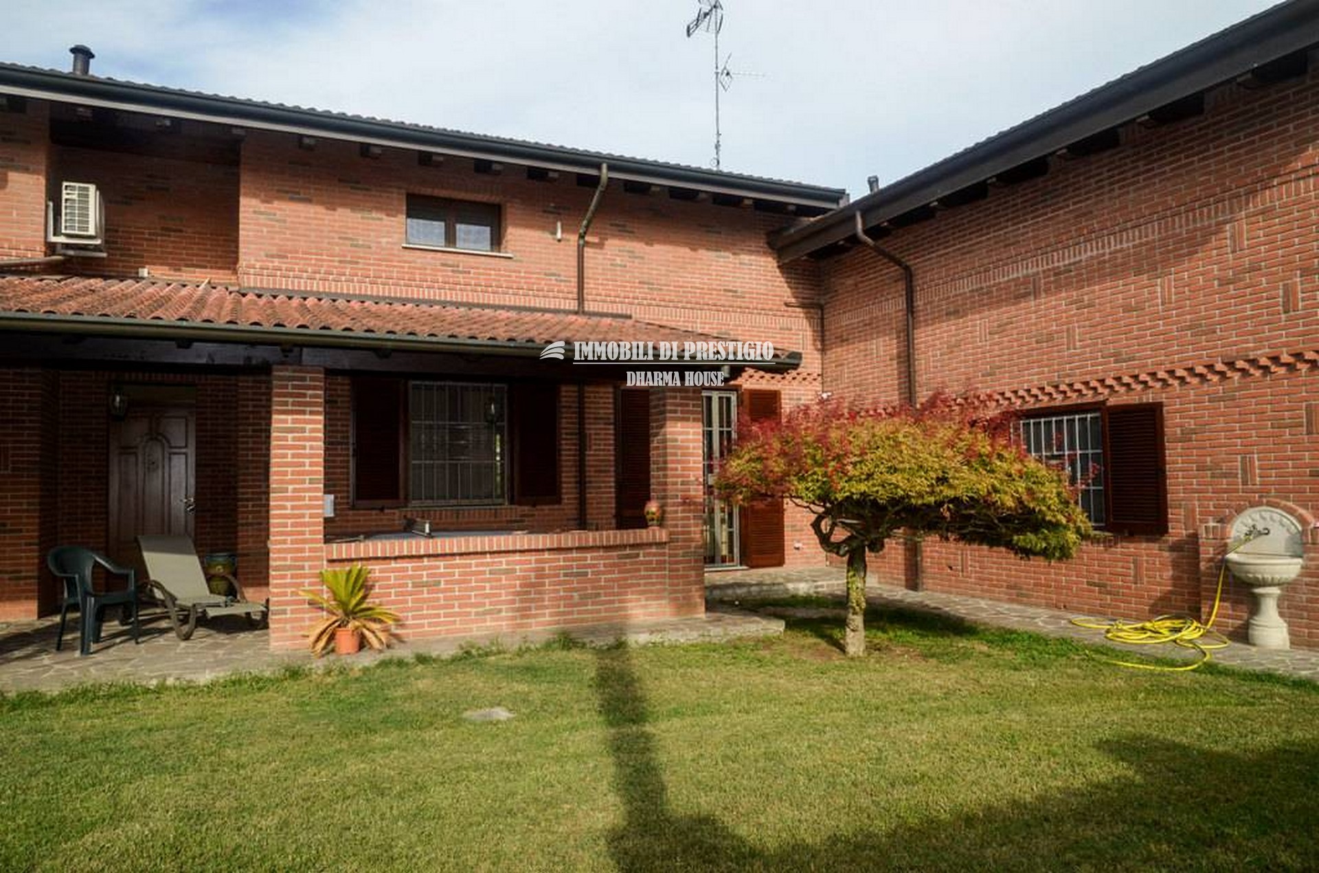 mg-borgosansiro02 BORGO SAN SIRO, VENDITA VILLA CON GIARDINO E ADIACENTE TERRENO EDIFICABILE