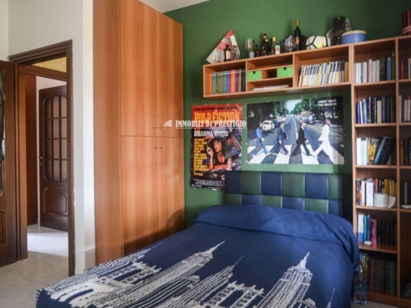 BORGO SAN SIRO, VENDITA VILLA CON GIARDINO E ADIACENTE TERRENO EDIFICABILE