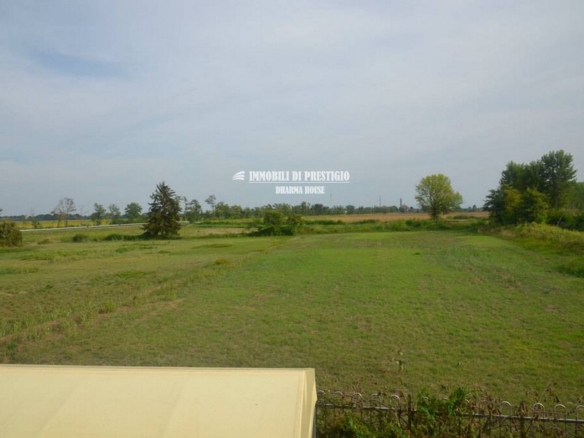 BORGO SAN SIRO, VENDITA VILLA CON GIARDINO E ADIACENTE TERRENO EDIFICABILE