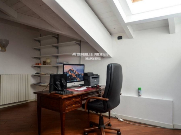 BORGO SAN SIRO, VENDITA VILLA CON GIARDINO E ADIACENTE TERRENO EDIFICABILE