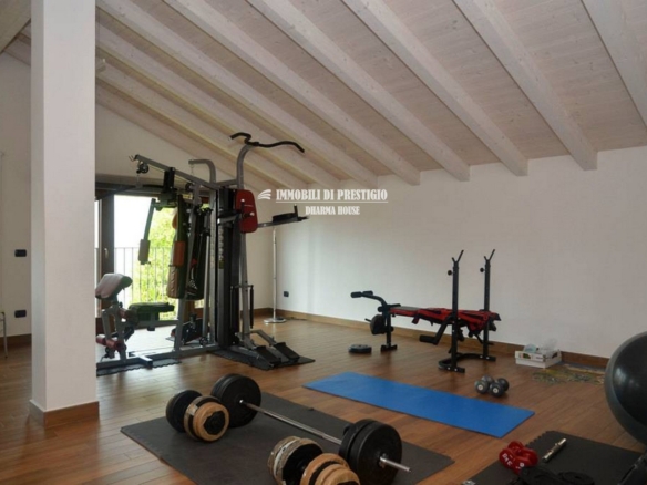 BORGO SAN SIRO, VENDITA VILLA CON GIARDINO E ADIACENTE TERRENO EDIFICABILE