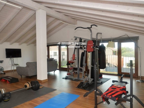 BORGO SAN SIRO, VENDITA VILLA CON GIARDINO E ADIACENTE TERRENO EDIFICABILE