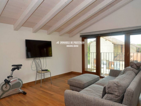 BORGO SAN SIRO, VENDITA VILLA CON GIARDINO E ADIACENTE TERRENO EDIFICABILE
