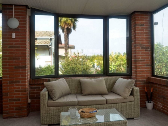 BORGO SAN SIRO, VENDITA VILLA CON GIARDINO E ADIACENTE TERRENO EDIFICABILE