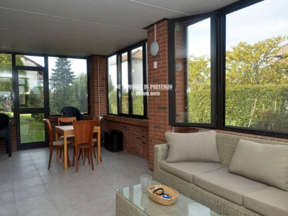 BORGO SAN SIRO, VENDITA VILLA CON GIARDINO E ADIACENTE TERRENO EDIFICABILE