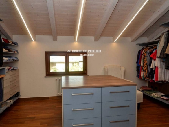 BORGO SAN SIRO, VENDITA VILLA CON GIARDINO E ADIACENTE TERRENO EDIFICABILE