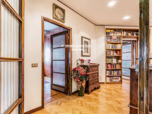 MILANO PORTA VENEZIA, AFFASCINANTE E LUMINOSA RESIDENZA