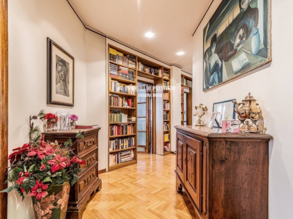 MILANO PORTA VENEZIA, AFFASCINANTE E LUMINOSA RESIDENZA