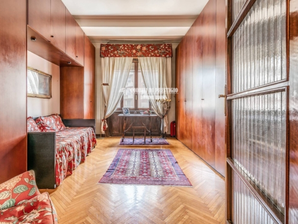 MILANO PORTA VENEZIA, AFFASCINANTE E LUMINOSA RESIDENZA